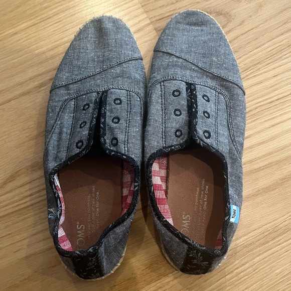 Toms Womens Palmera Size 8 Gray Slip Ons - Picture 3 of 4